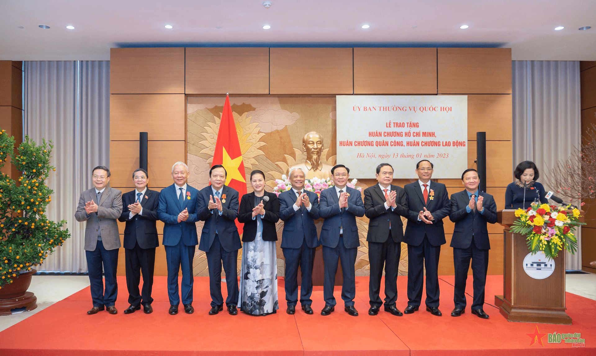 Chủ tịch Quốc hội trao Huân chương tặng các đồng chí lãnh đạo, nguyên lãnh đạo Quốc hội