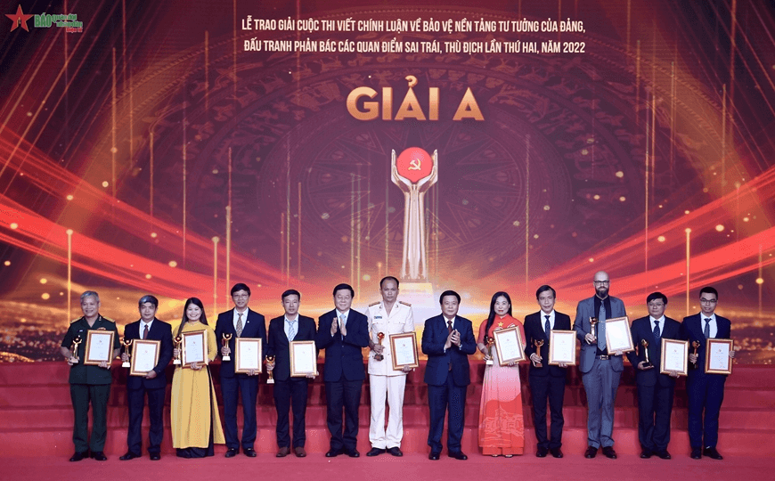 Yêu Việt Nam bằng con tim và lý trí!