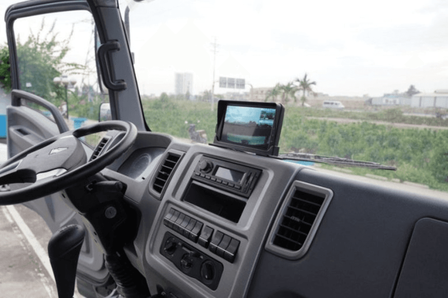 Sớm có quy định bắt buộc lắp camera lùi đối với xe tải