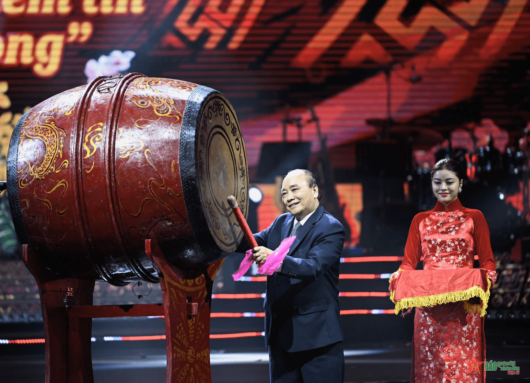 Chủ tịch nước tham dự Chương trình giao lưu nghệ thuật "Xuân Quê hương 2023"