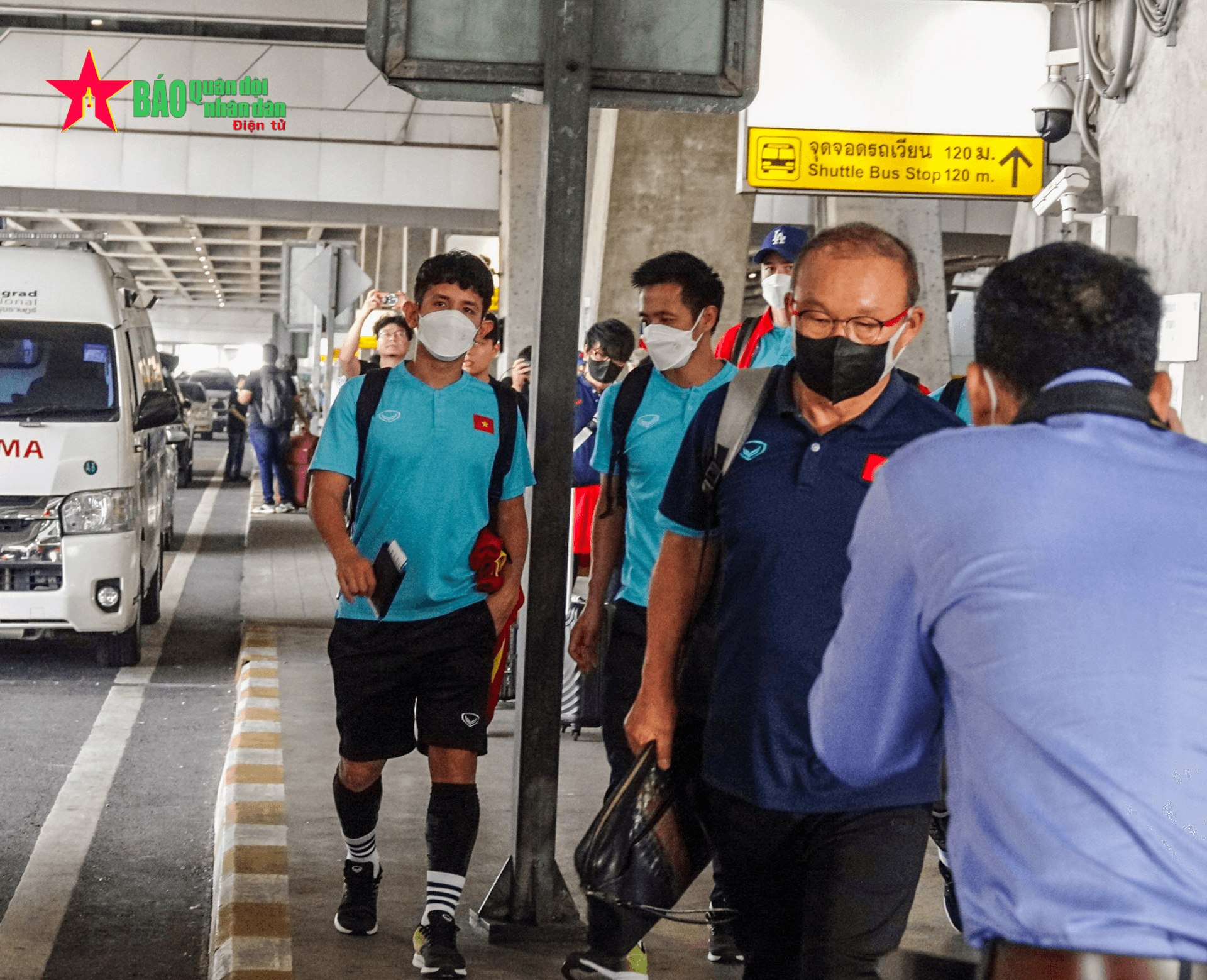 Đội tuyển Việt Nam đến Thái Lan chuẩn bị cho chung kết lượt về AFF Cup