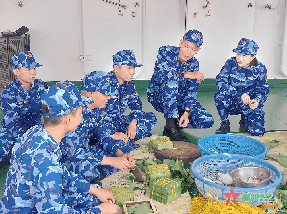Những người đi “gác” biển ngày Tết