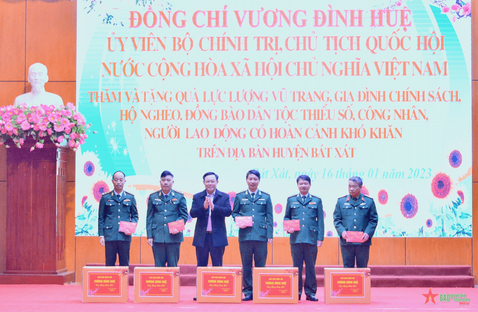 Chủ tịch Quốc hội Vương Đình Huệ: Bộ đội Biên phòng góp phần làm cho diện mạo khu vực biên giới ngày càng khởi sắc