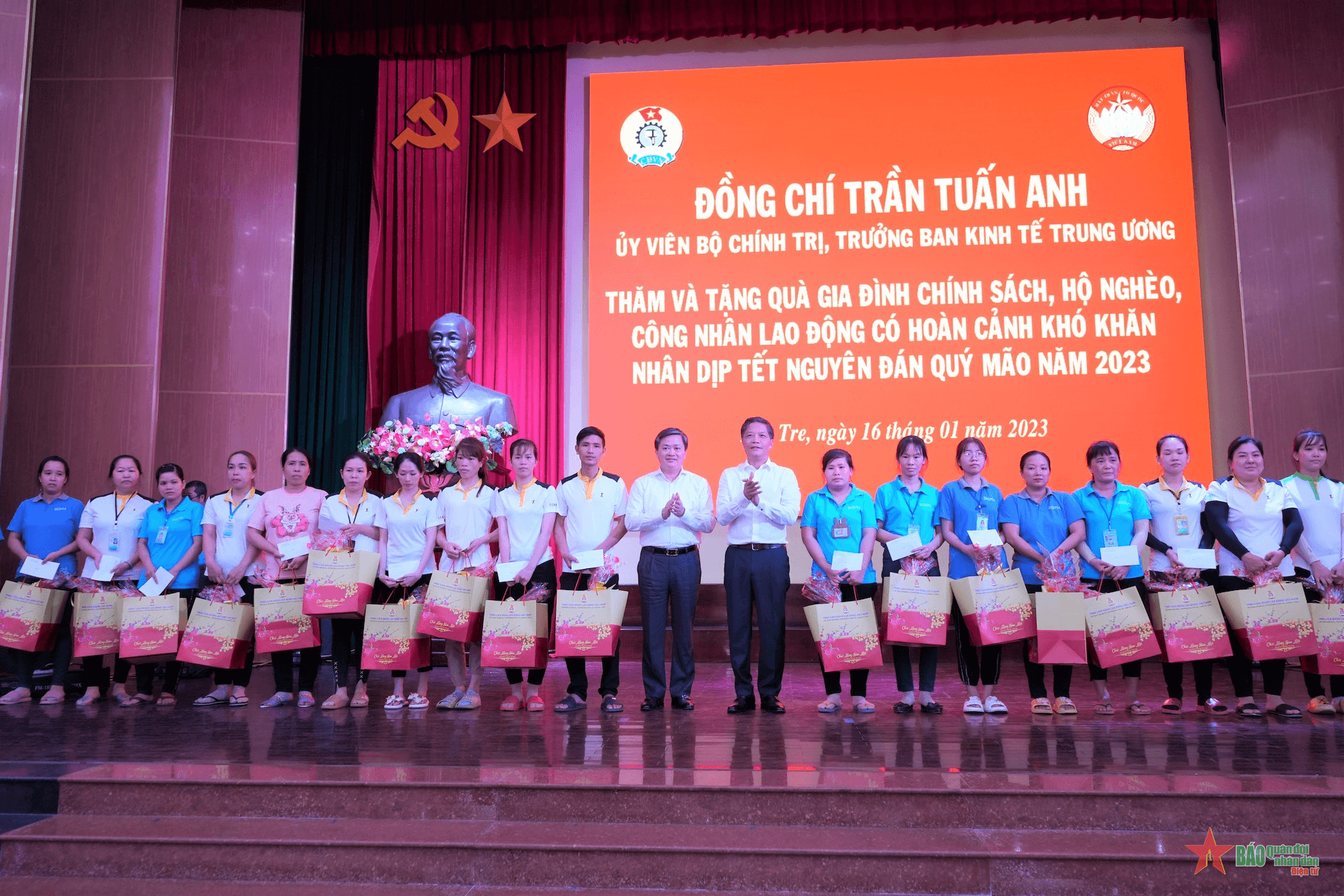 Trưởng Ban Kinh tế Trung ương thăm, chúc Tết tại Bến Tre