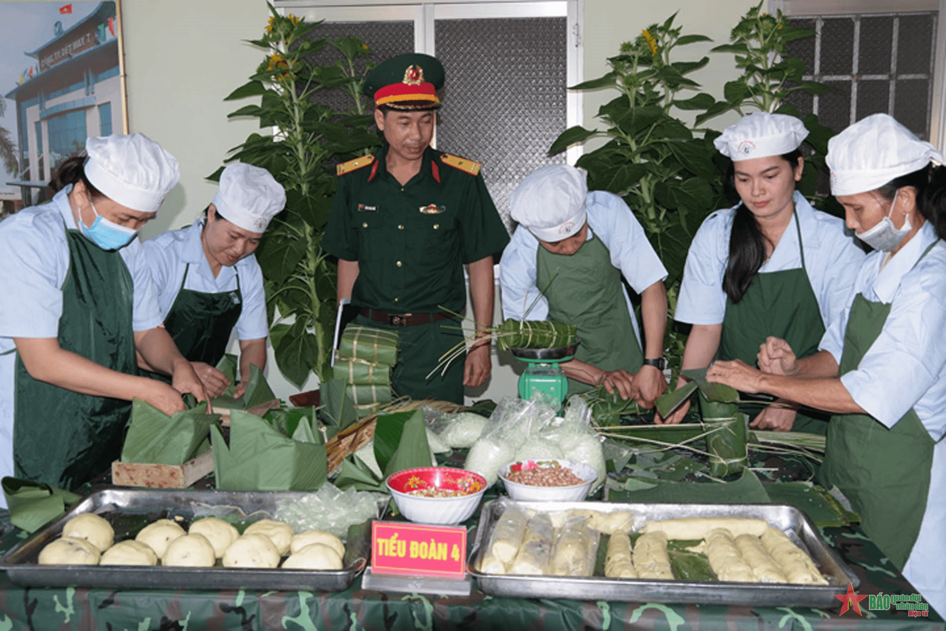 Sư đoàn 5 (Quân khu 7) tổ chức hội thi “Gói, nấu bánh chưng, bánh tét; nấu ăn, bày cỗ Tết”