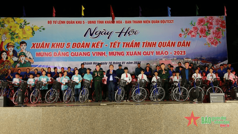 Khánh Sơn - Tết thắm tình quân dân
