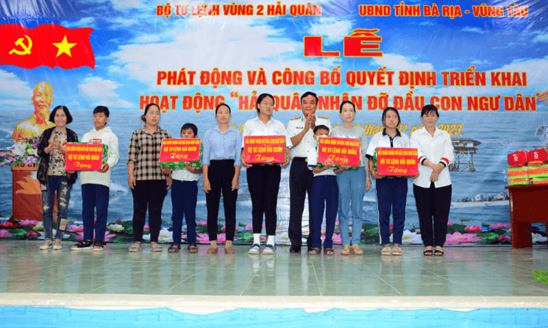 Đỡ đầu con ngư dân - ân tình, gắn kết