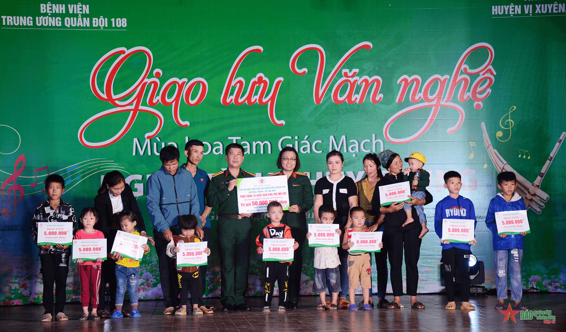 Về giữa mùa hoa tam giác mạch