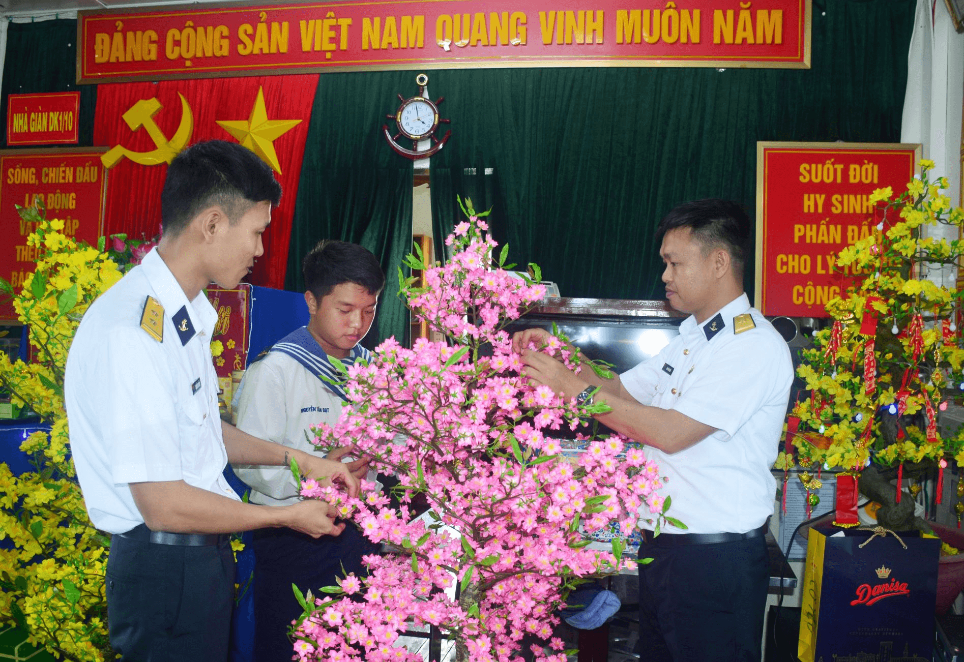 Đón xuân sớm giữa trùng khơi