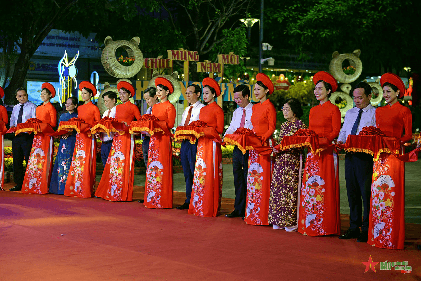 TP Hồ Chí Minh khai mạc Đường hoa Nguyễn Huệ
