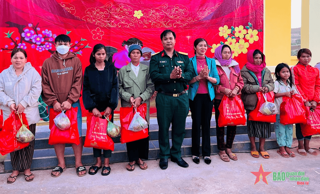Binh đoàn 16 lo cho dân mùa xuân ấm
