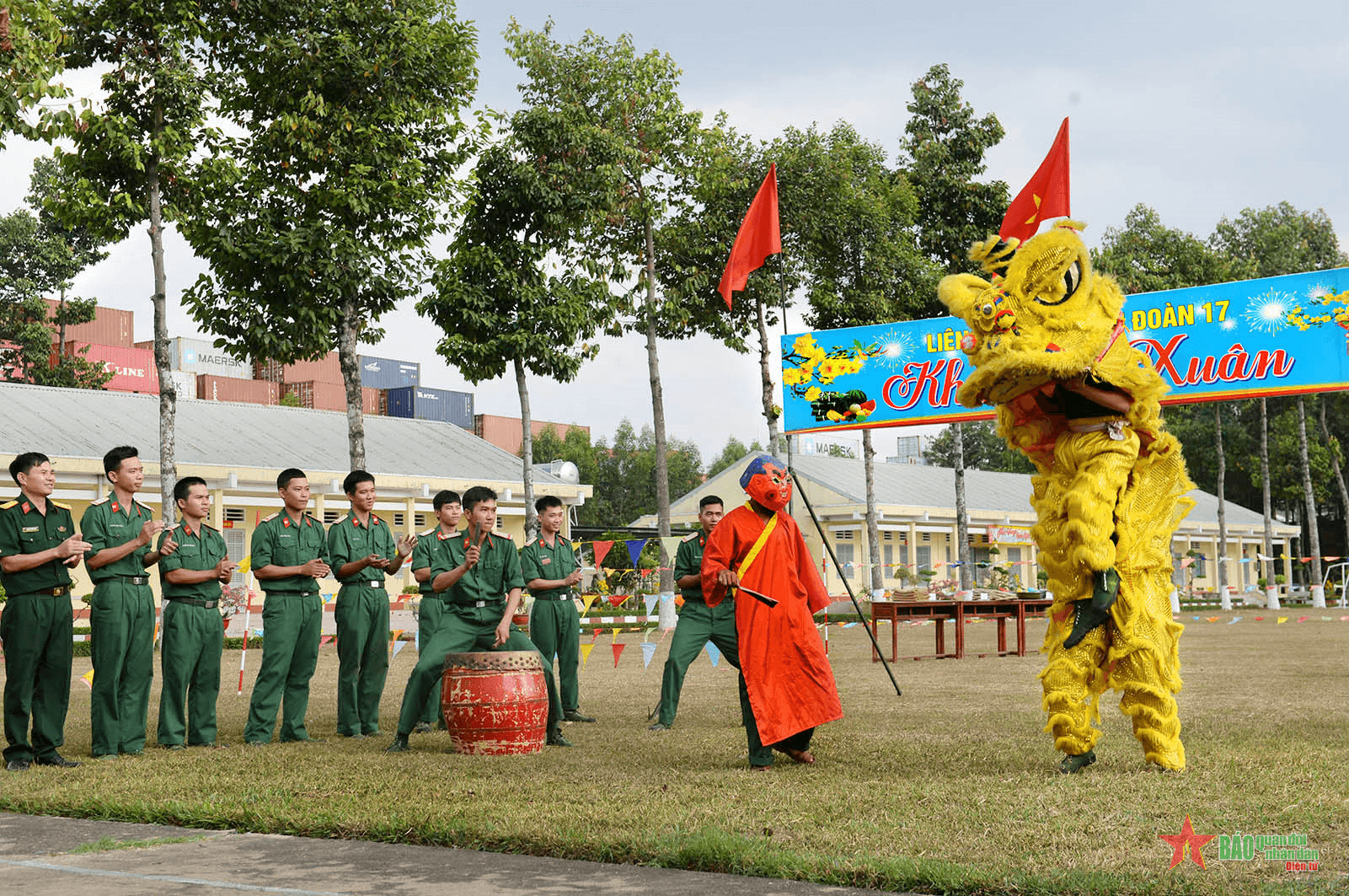 Ngày tất niên của chiến sĩ công binh