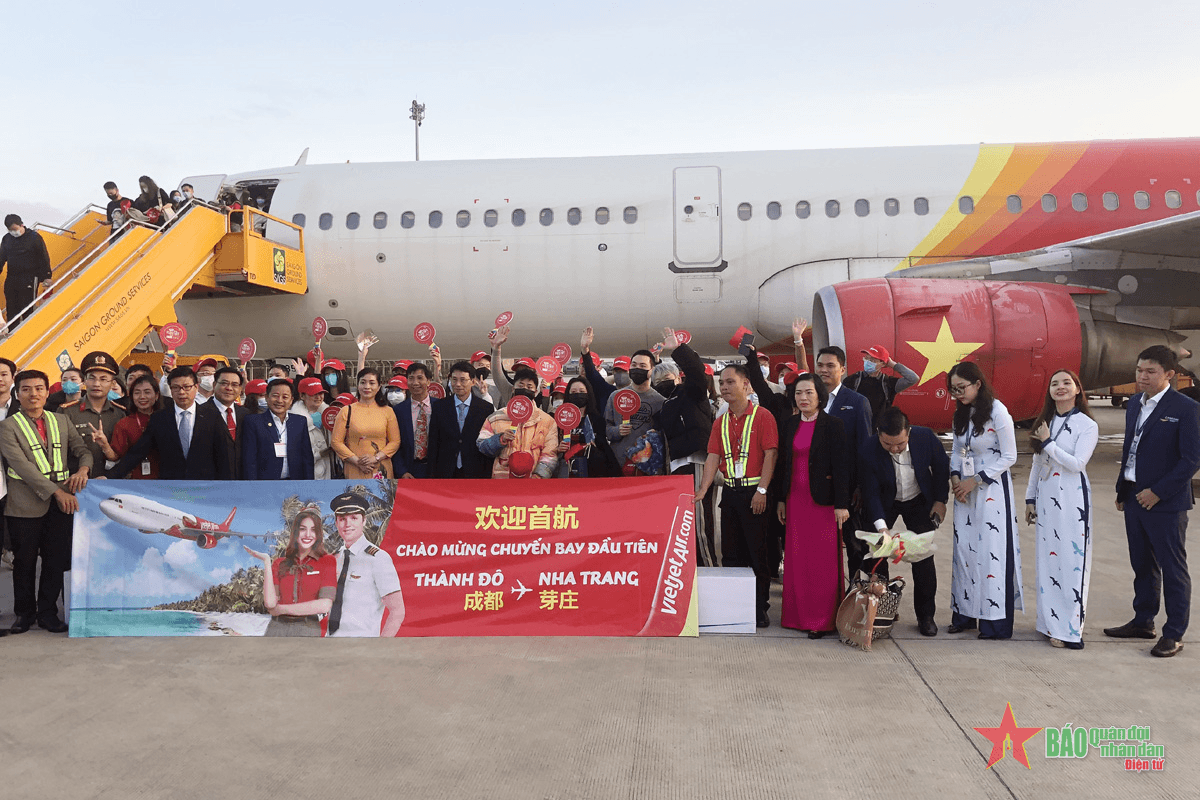 Khách du lịch xông đất tỉnh Khánh Hòa