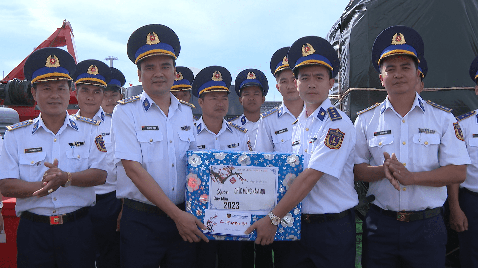 Tết giữa trùng khơi