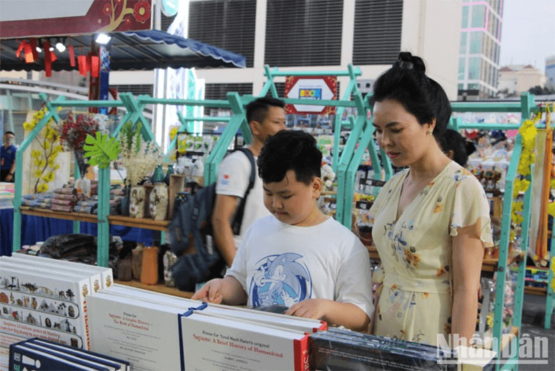 800.000 lượt khách tham quan tại Lễ hội Đường sách Tết Quý Mão