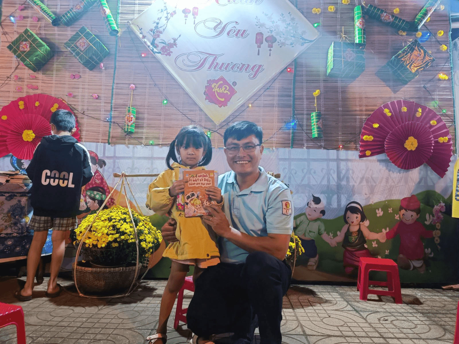 Lì xì bằng sách