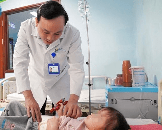 Cứu sống bệnh nhi 3 tuổi bị xoắn dạ dày hiếm gặp