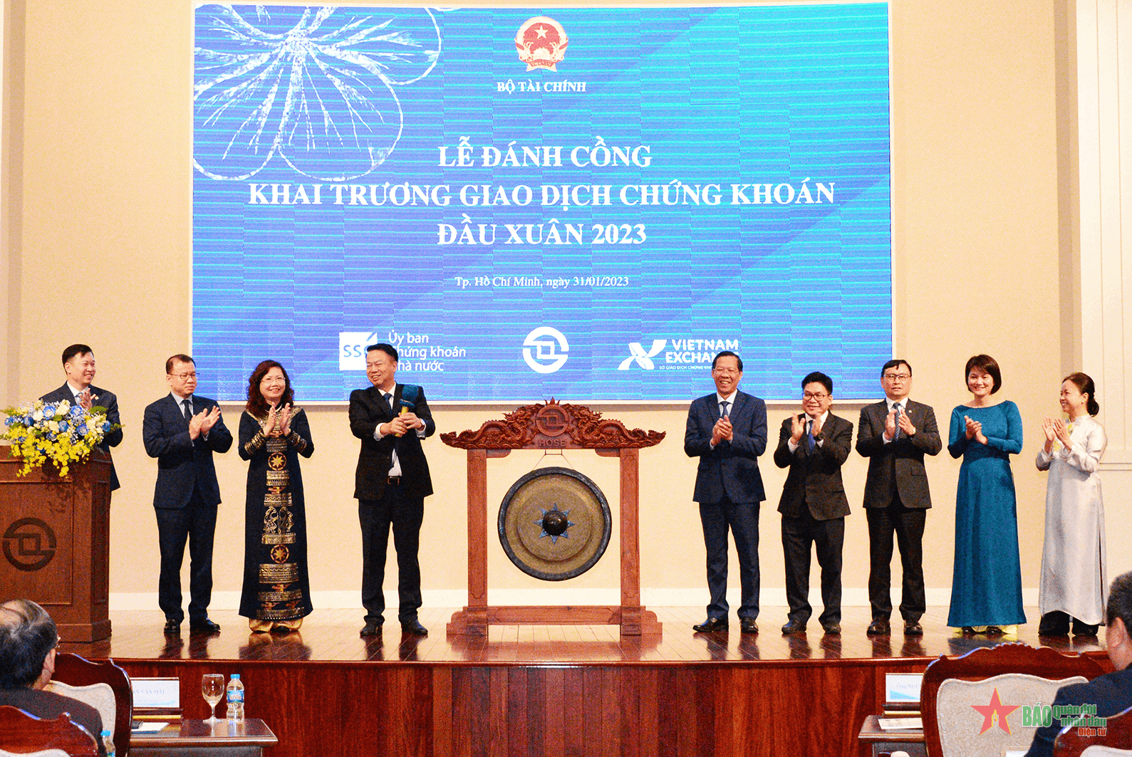 Lễ đánh cồng khai trương giao dịch chứng khoán đầu Xuân 2023