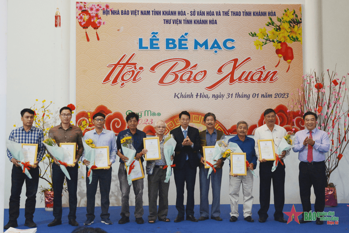 Khen thưởng 10 tác phẩm xuất sắc trong Hội báo Xuân 2023 của tỉnh Khánh Hòa