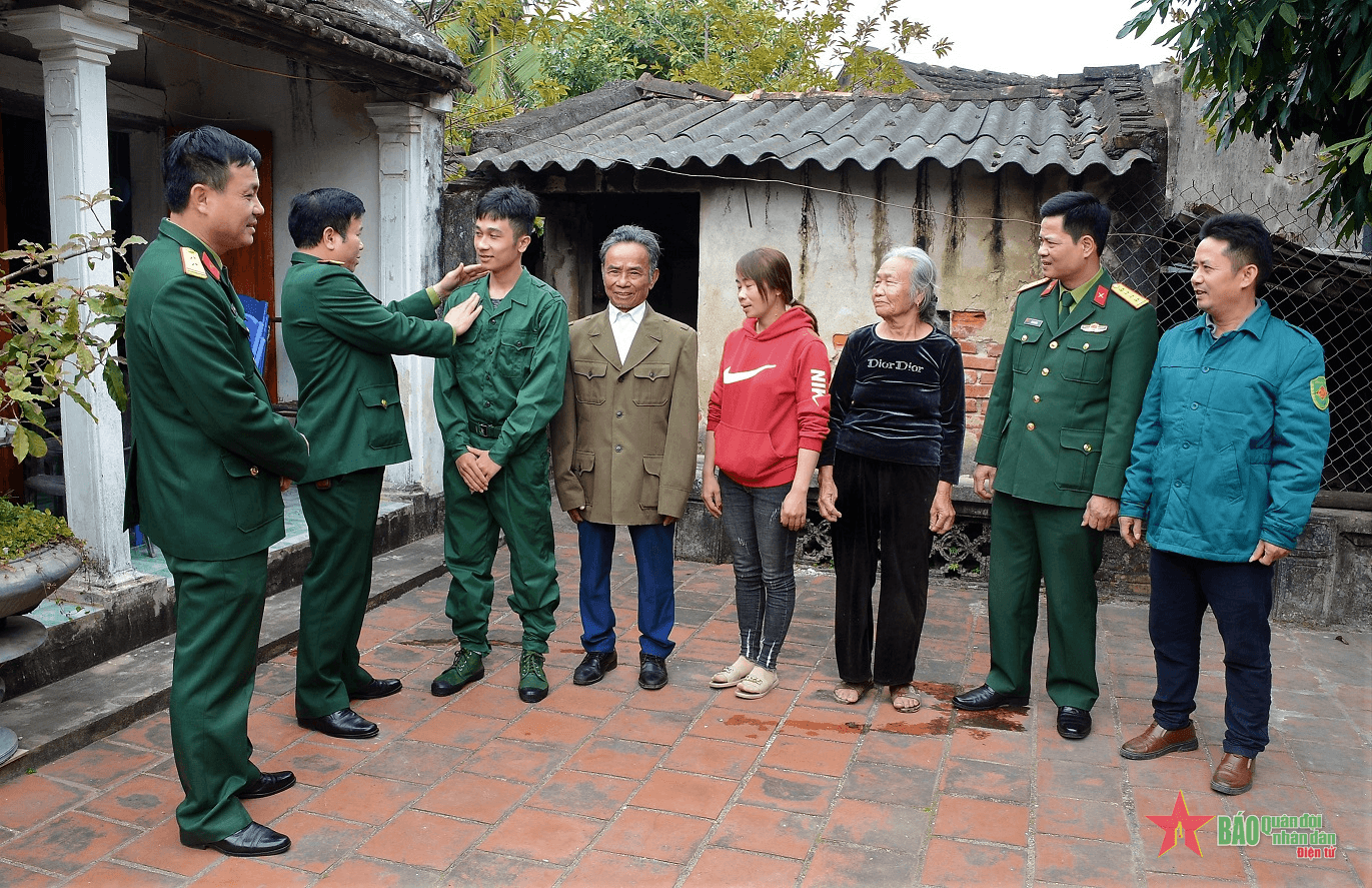 Diễn đàn “Vì sao tôi tình nguyện nhập ngũ?”: Câu chuyện thứ ba: Xung phong nhập ngũ khi đang đi làm với mức lương 12 triệu đồng/tháng