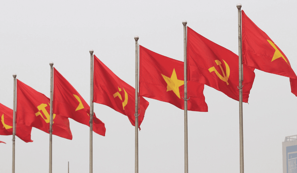 Lá cờ Đảng ở bản Sắt