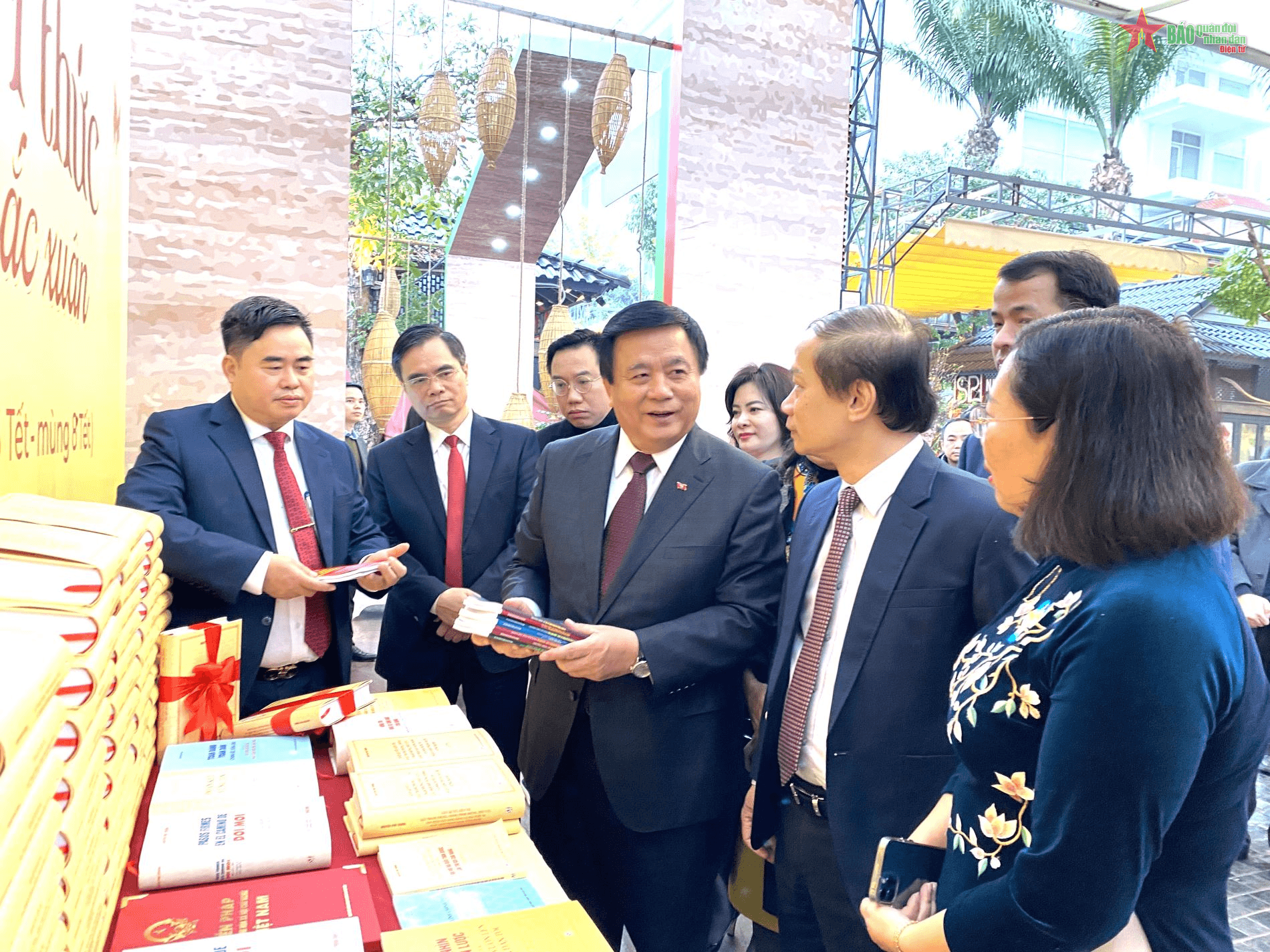 Ra mắt bộ sách thường thức chính trị