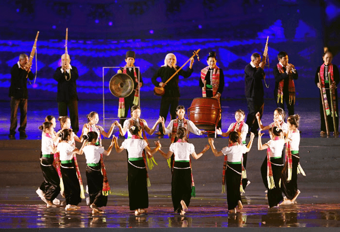Đắm say điệu xòe