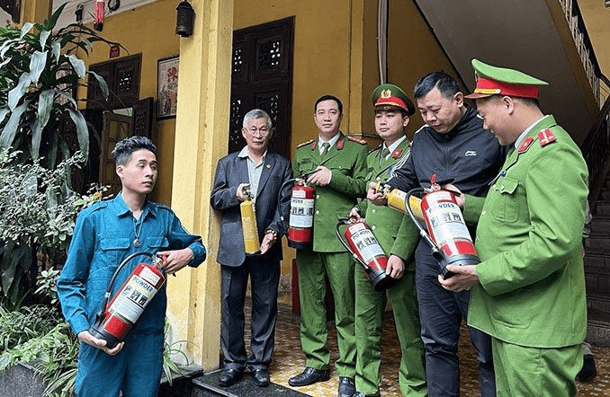 Hà Nội tăng cường phòng, chống cháy nổ dịp lễ hội đầu năm