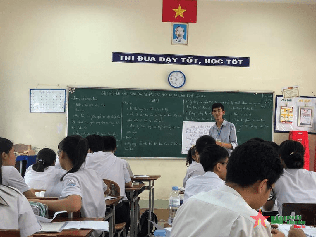 “Vì sao tôi tình nguyện nhập ngũ?” - Câu chuyện thứ mười bảy: Hai giáo viên rời bục giảng đi nghĩa vụ quân sự