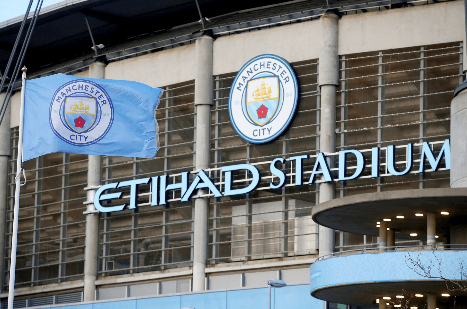 Liệu MU, Liverpool có hưởng lợi nếu Man City mất danh hiệu?