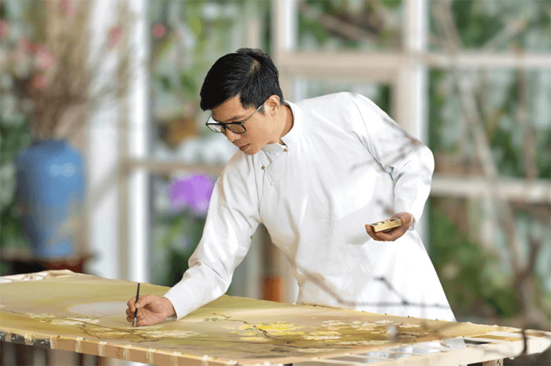 Họa đốm nắng trên hiên nhà vào lụa
