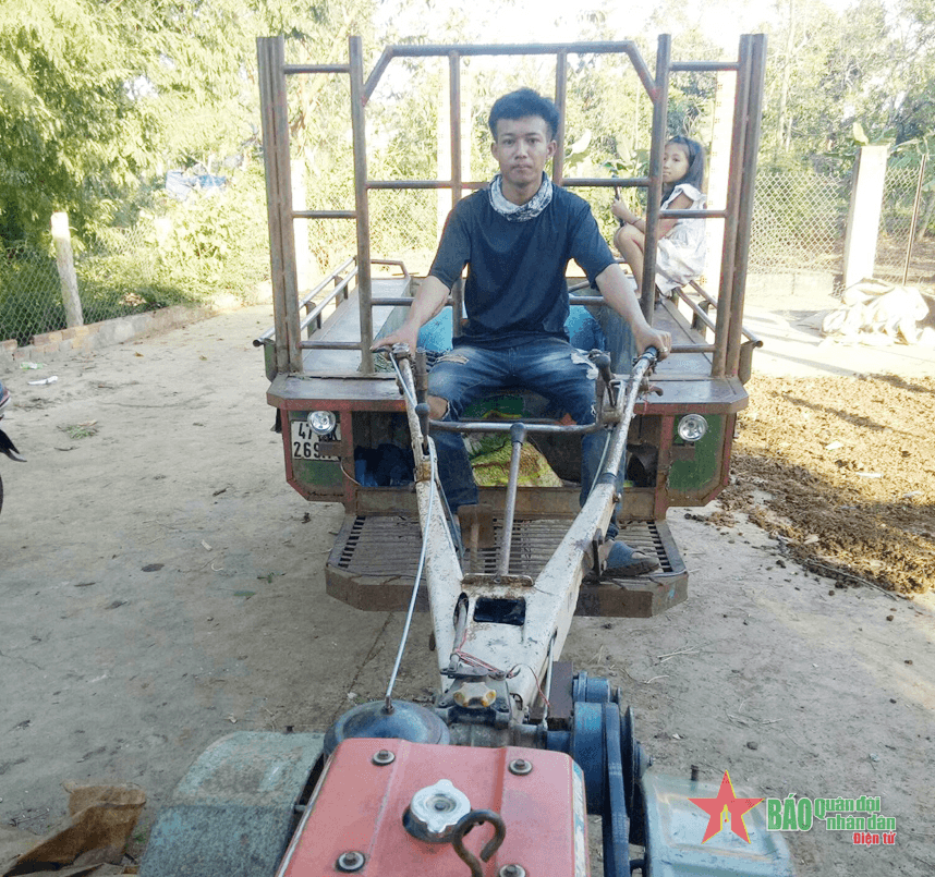 “Vì sao tôi tình nguyện nhập ngũ?” - Câu chuyện thứ hai mốt:  "Thằng Y Quân Byă nhà tôi được đi bộ đội rồi đấy"