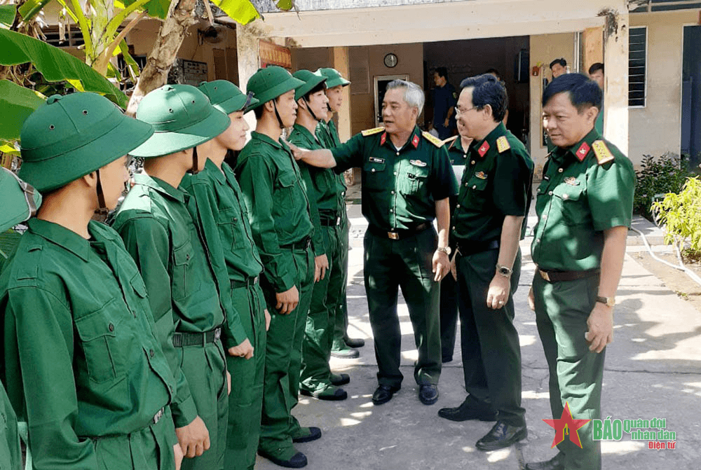 Bảo đảm tốt tiêu chuẩn cho chiến sĩ mới