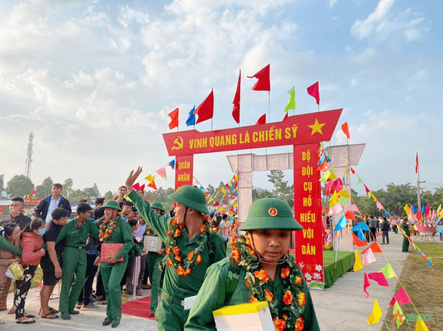 Các địa phương trong cả nước tổ chức giao, nhận quân bảo đảm chỉ tiêu, chất lượng