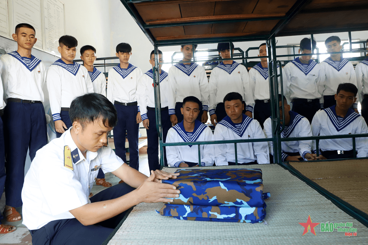 Những ngày đầu trong quân ngũ của chiến sĩ mới Vùng 4 Hải quân
