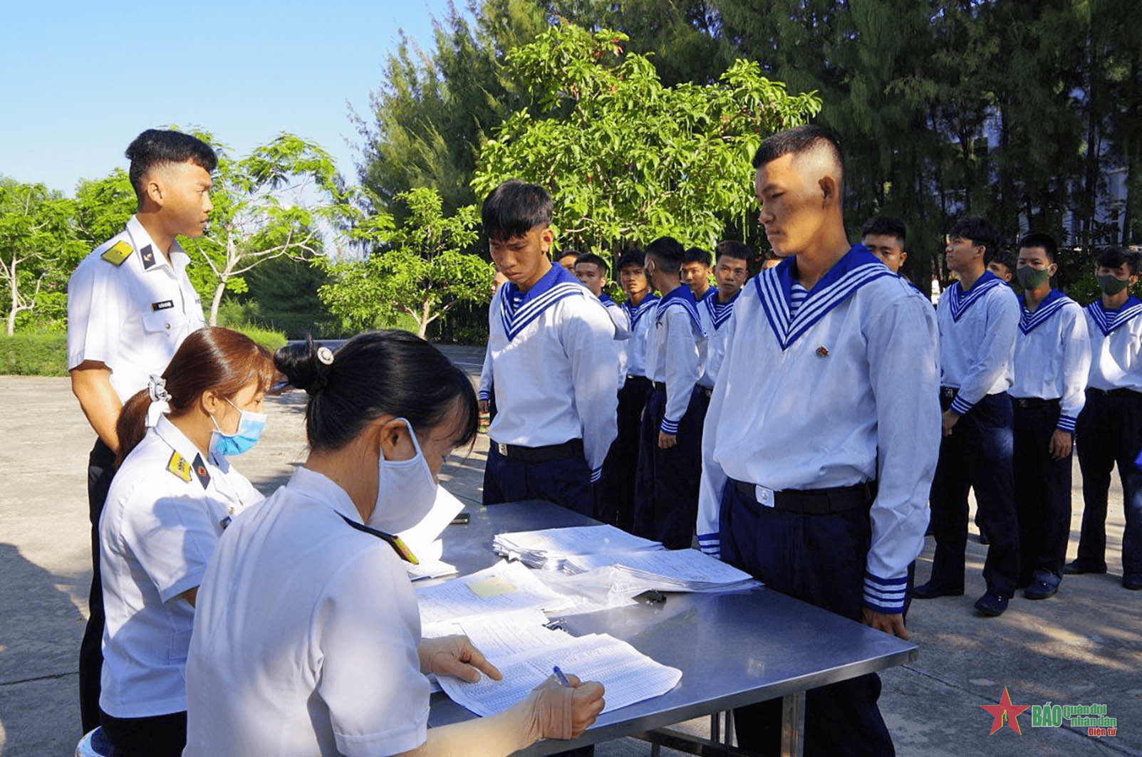 Vùng 2 Hải quân khám phúc tra sức khỏe chiến sĩ mới