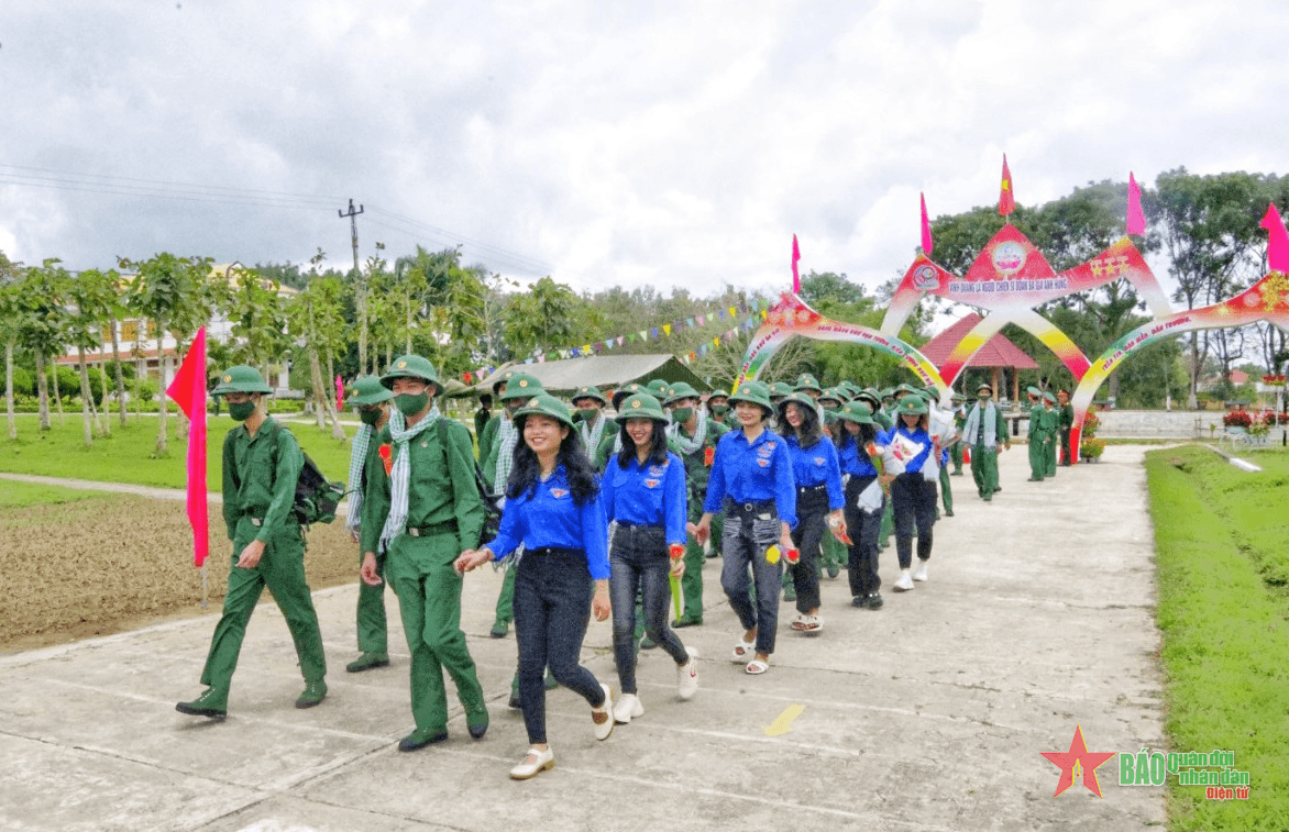 Nhịp sống mới của chiến sĩ mới