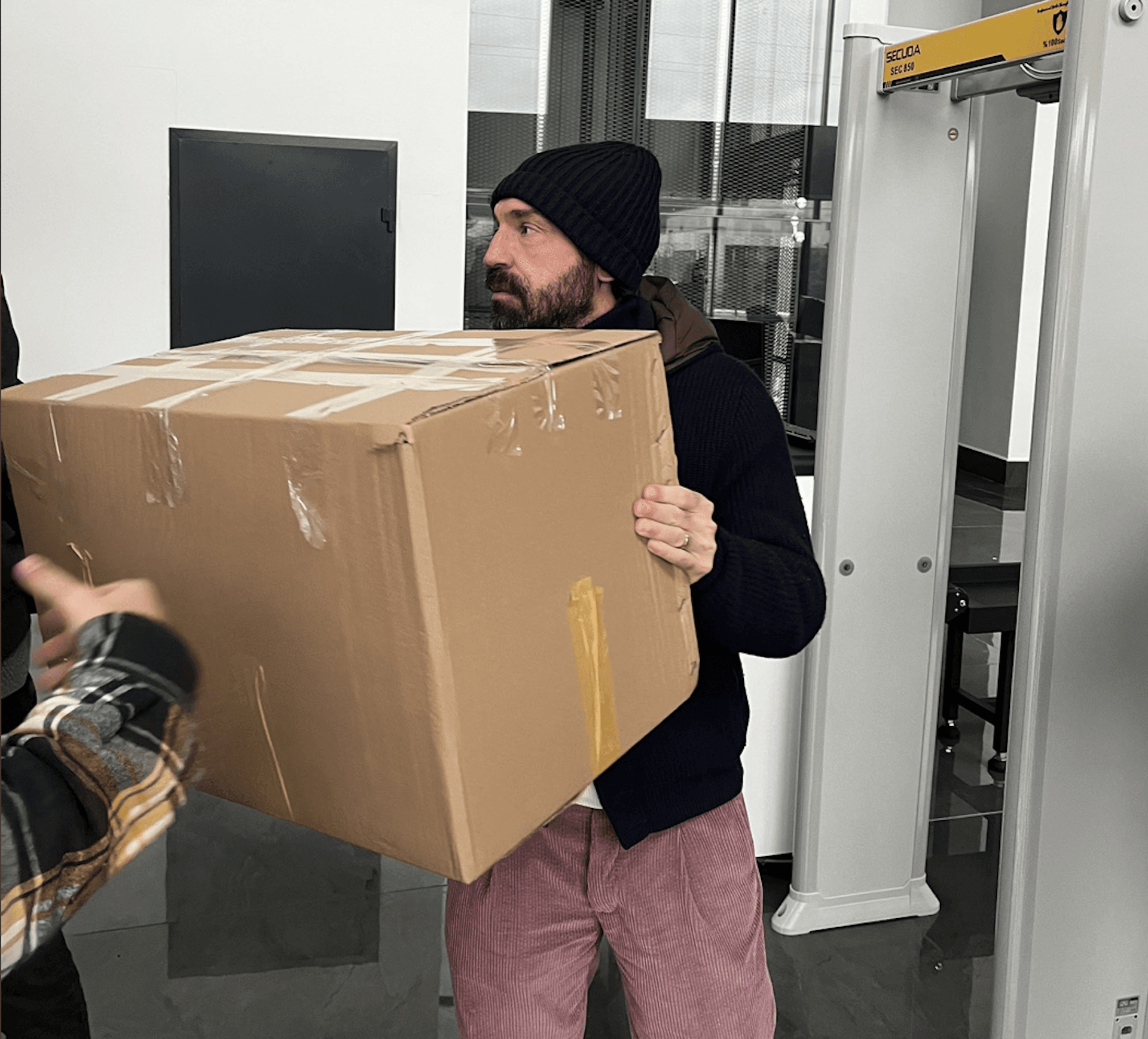 HLV Andrea Pirlo tham gia cứu trợ nạn nhân động đất ở Thổ Nhĩ Kỳ