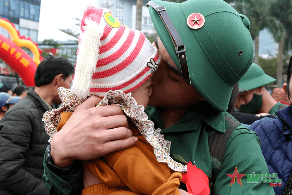 Lưu luyến phút chia tay