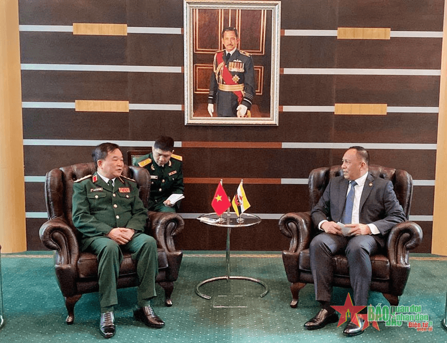 Thượng tướng Hoàng Xuân Chiến hội kiến với Thứ trưởng Bộ Quốc phòng Brunei