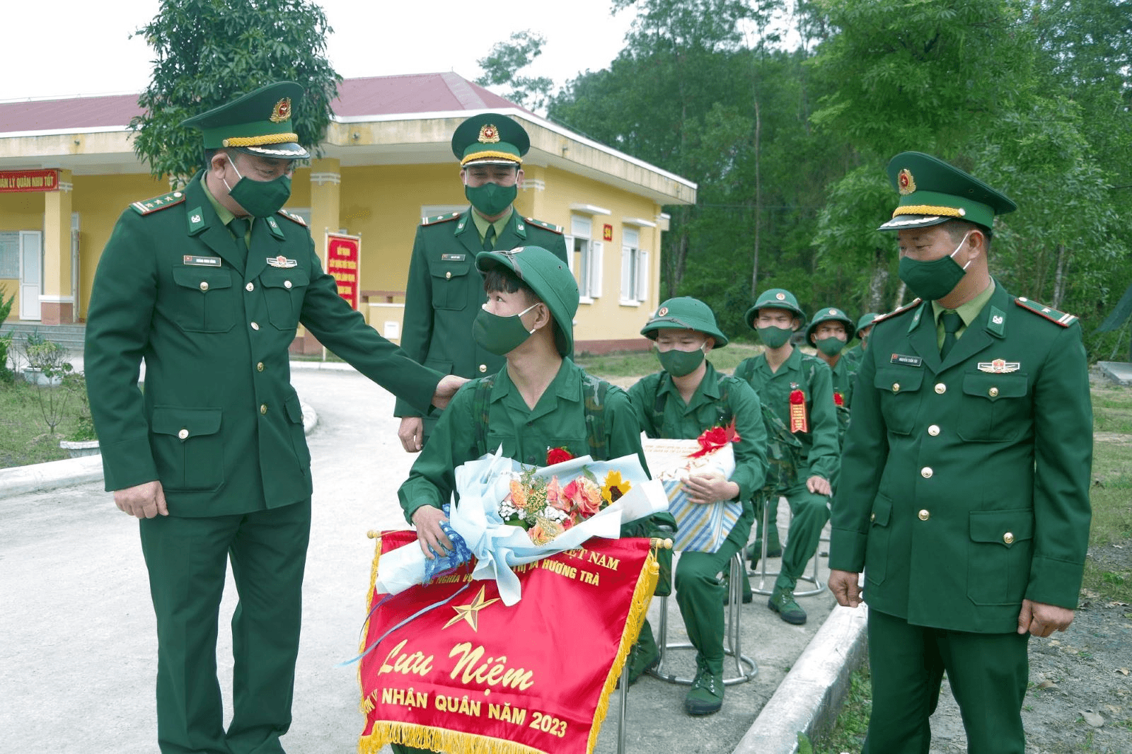 Giúp chiến sĩ mới sớm hòa nhập