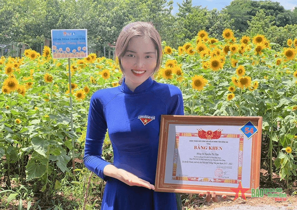 Thủ lĩnh Đoàn xung phong nhập ngũ