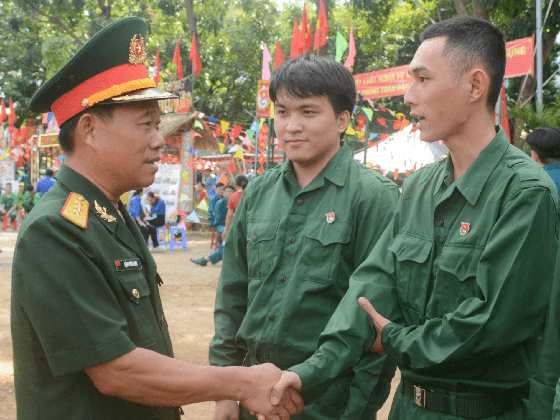 Chiến sĩ thành đồng: Hết lòng chăm lo thanh niên nhập ngũ