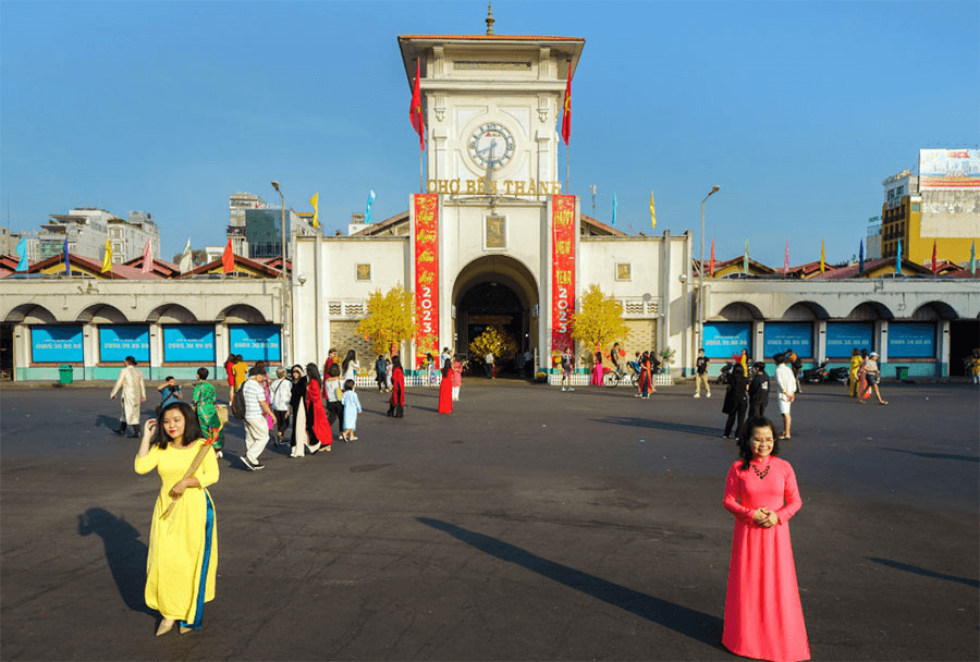 Tái lập không gian văn hóa trước chợ Bến Thành