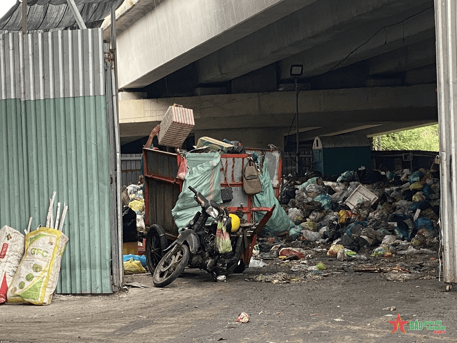 Cần Thơ: Người dân phường Bình Thủy khổ vì điểm tập kết rác