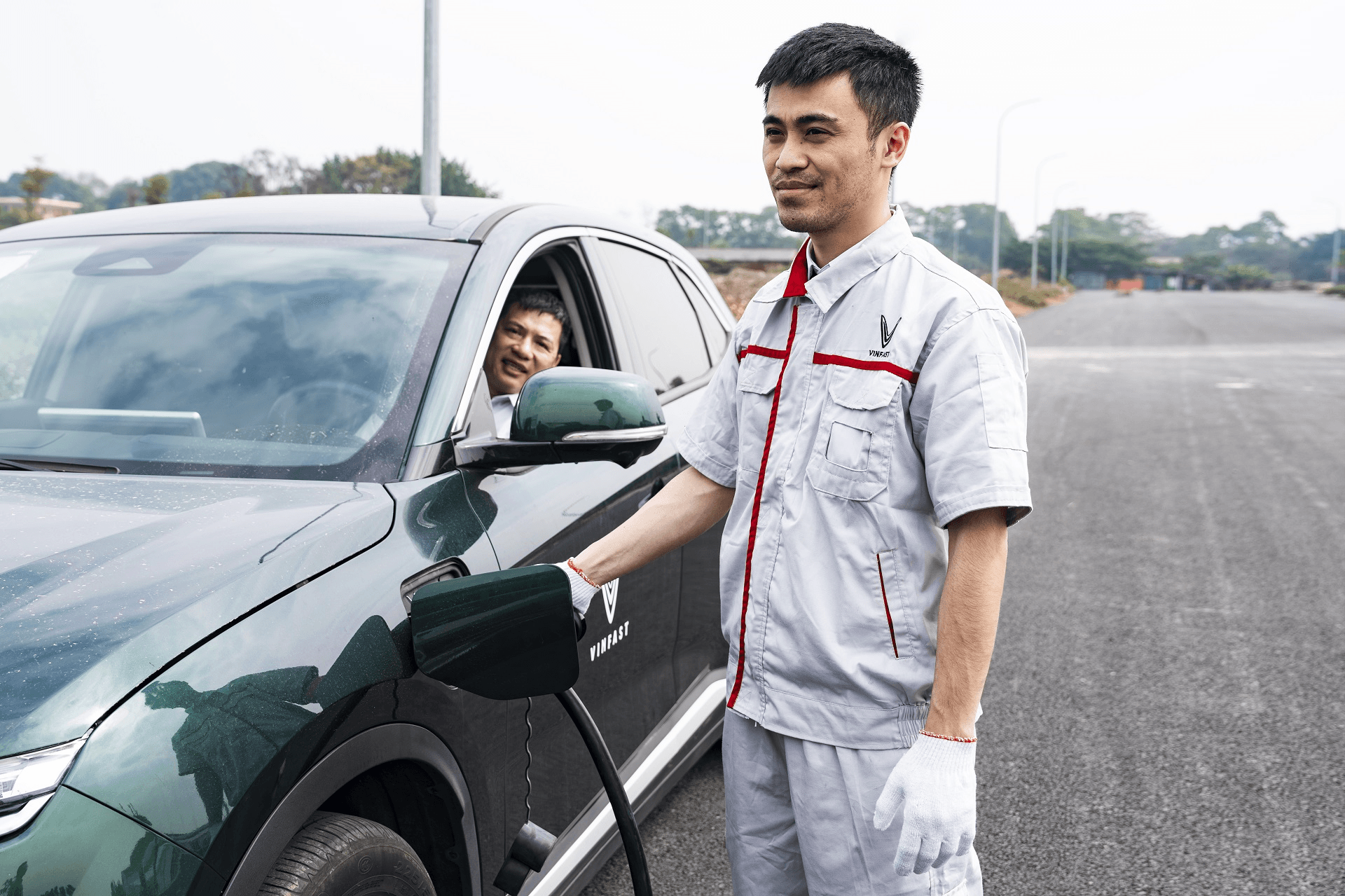 Cận cảnh dàn xe Sạc pin lưu động “không có ngày nghỉ” của VinFast