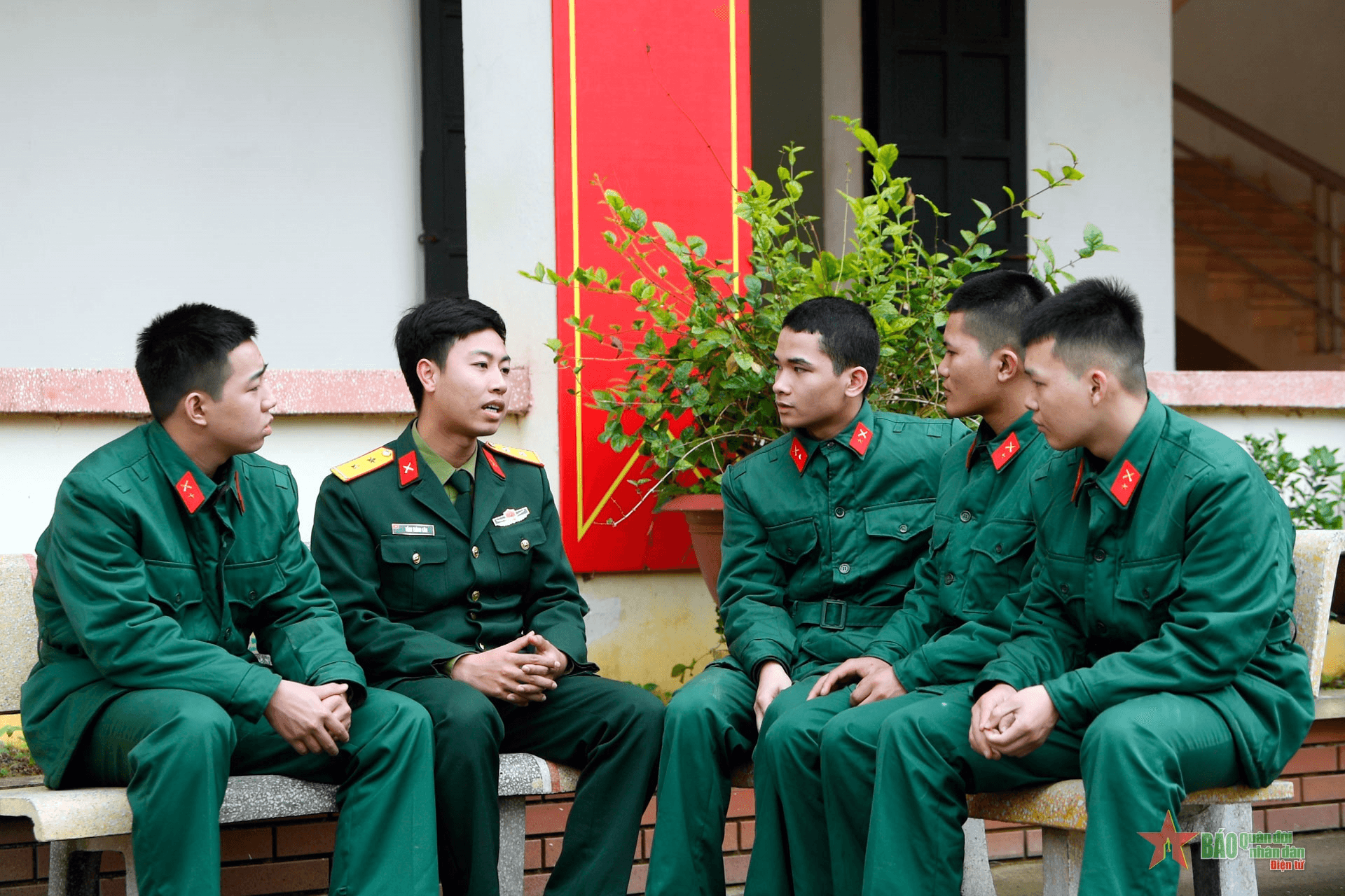 Kiên trì, lắng nghe bộ đội