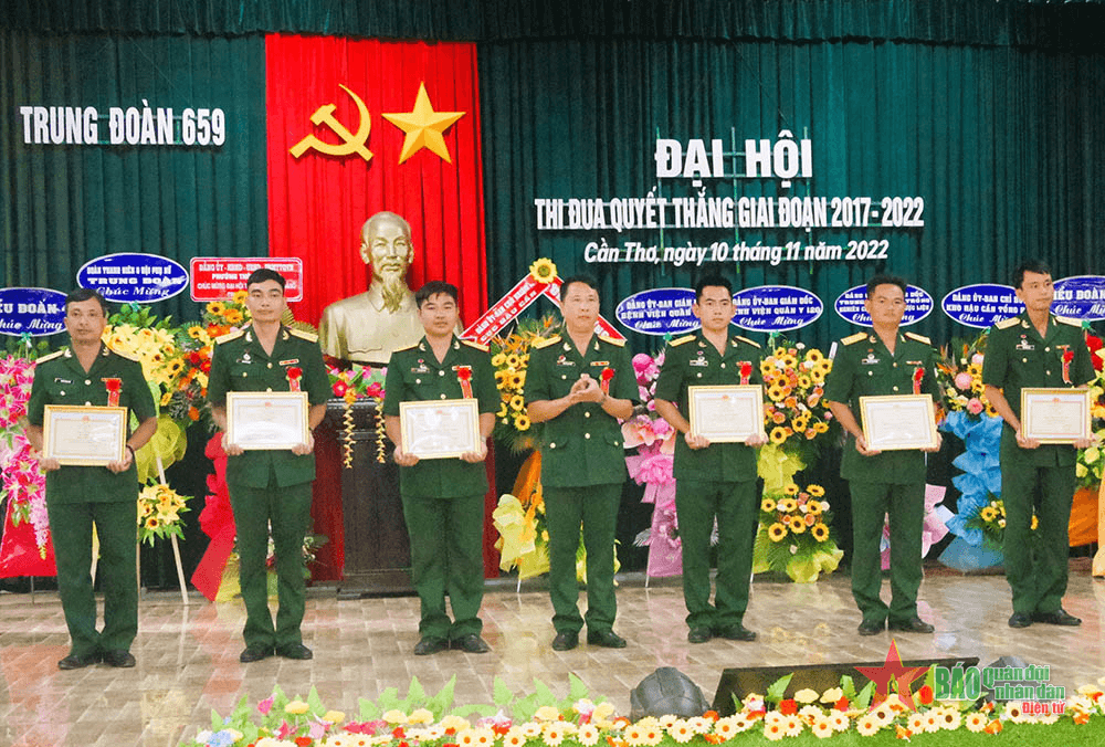 Nhân điển hình, tạo xung lực thi đua