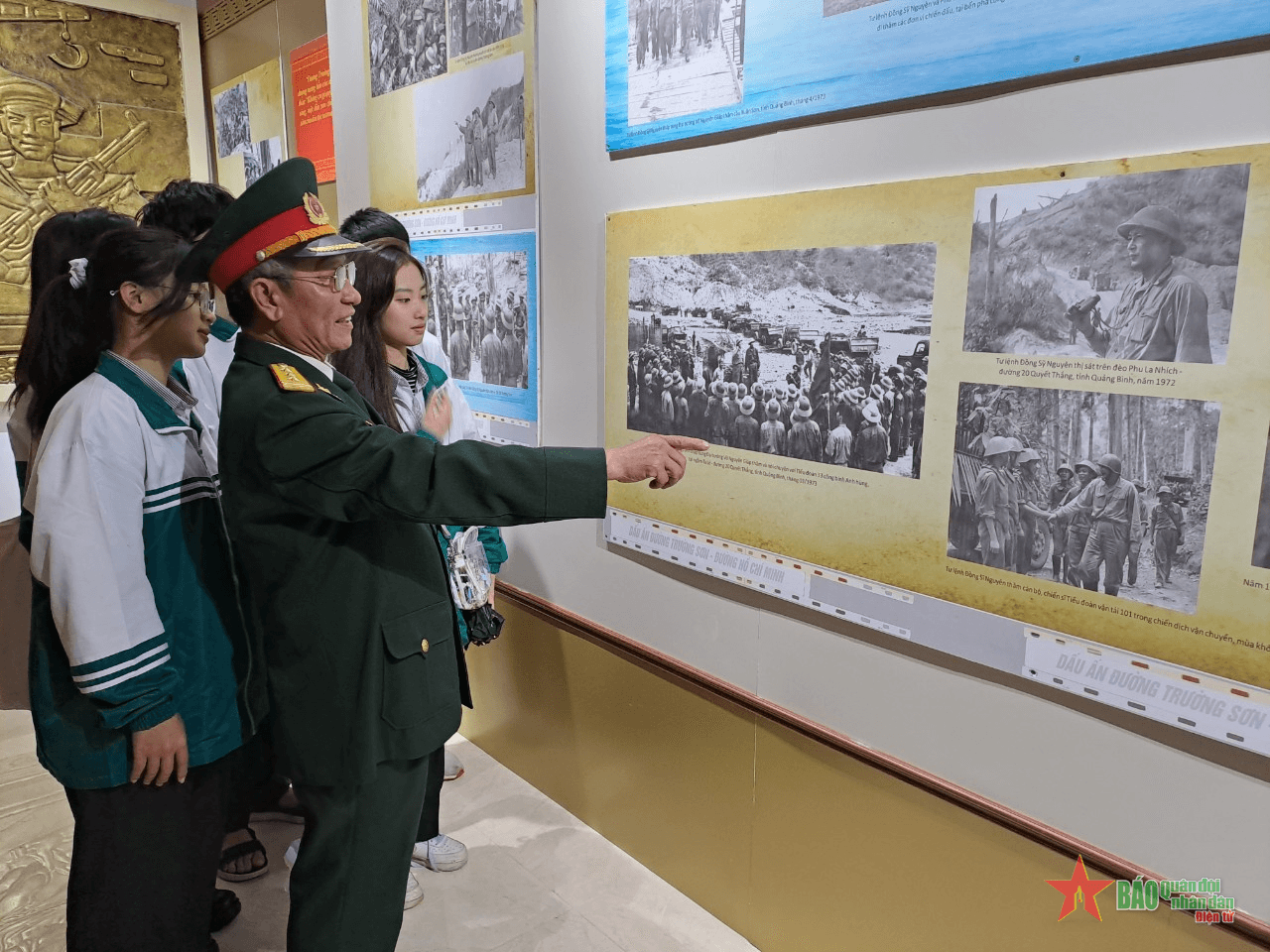 Quảng Bình: Khai mạc Triển lãm sách, ảnh “Trung tướng Đồng Sỹ Nguyên-Cuộc đời và sự nghiệp”