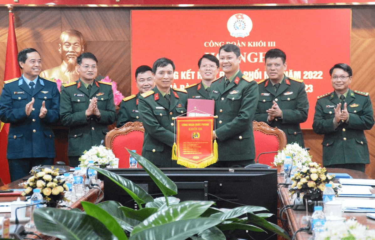 Công đoàn Binh đoàn 12 bàn giao nhiệm vụ Khối trưởng Công đoàn khối III